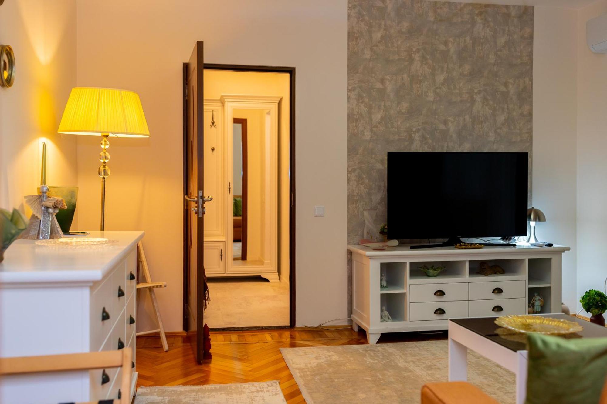 Apartament Octavia Hunedoara Exterior photo
